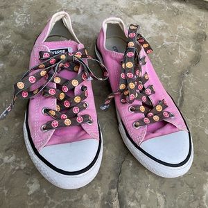 Pink girls low converse